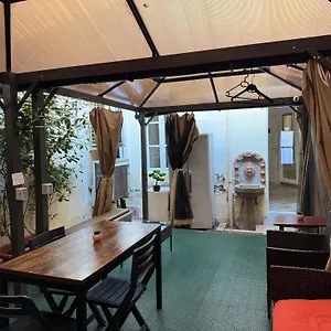  Hostal My Friends