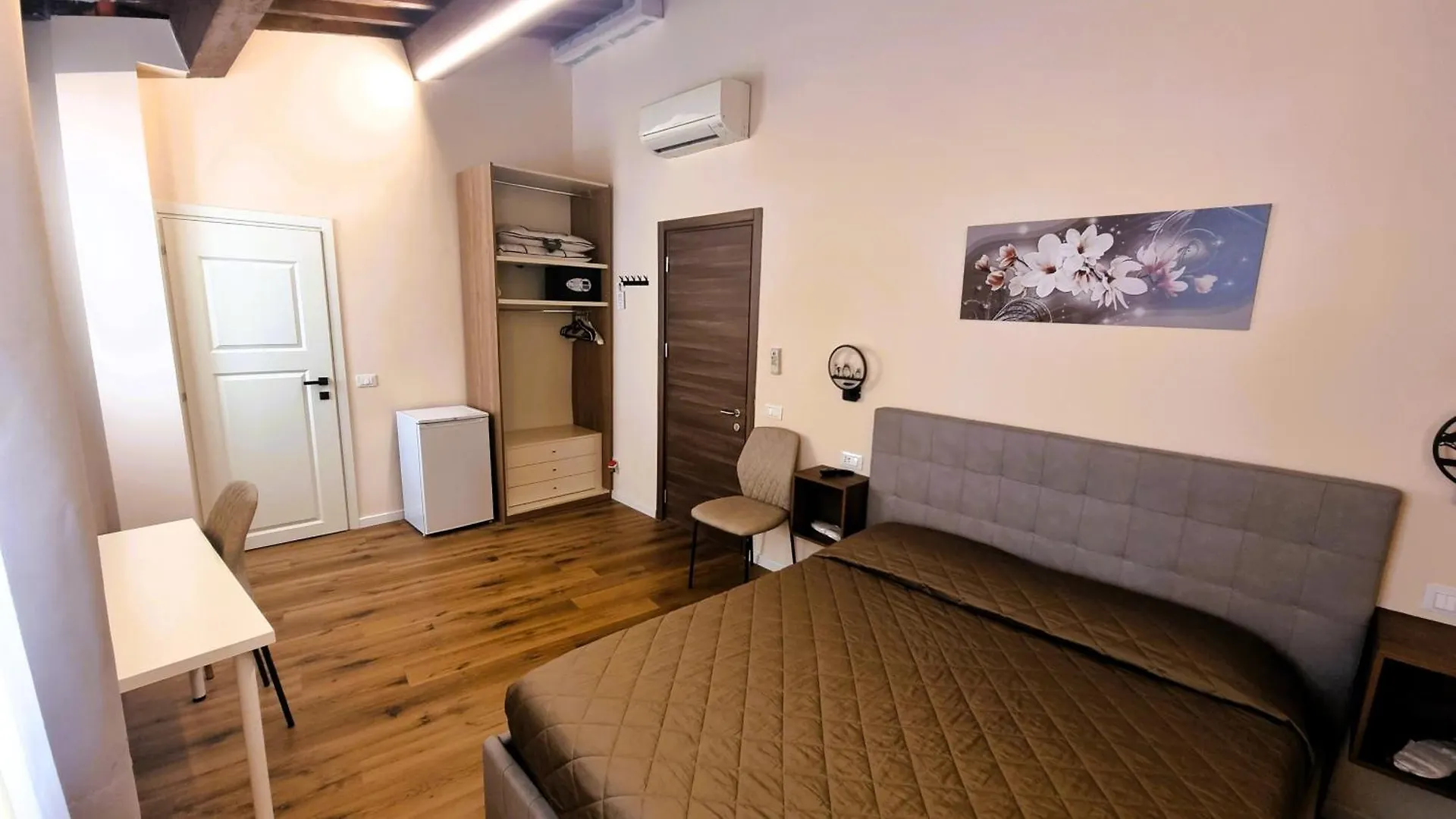 Marco'S Way Hotel Florence 0*,  Italy